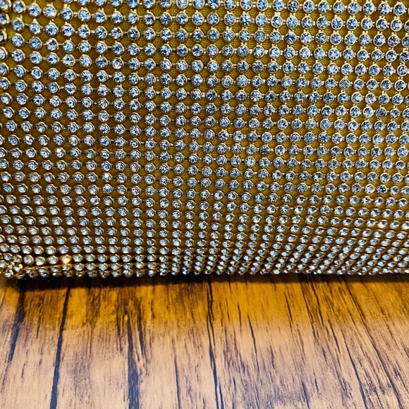 💐NWT Sparkling Gold Ribbon Rhinestone Clutch - Picture 6 of 6